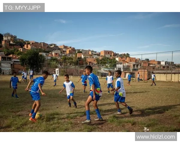 足球巨星实力全方位对比解析谁能称霸绿茵场舞台